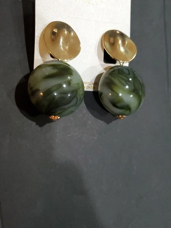 Natasha couture gold tone organic pebble look green marbled swirl orb earrings - Picture 10 of 11